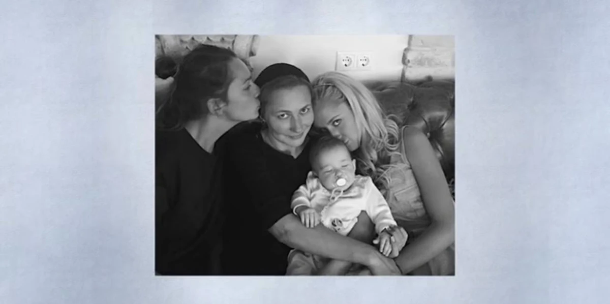 Мозгова з трьома доньками