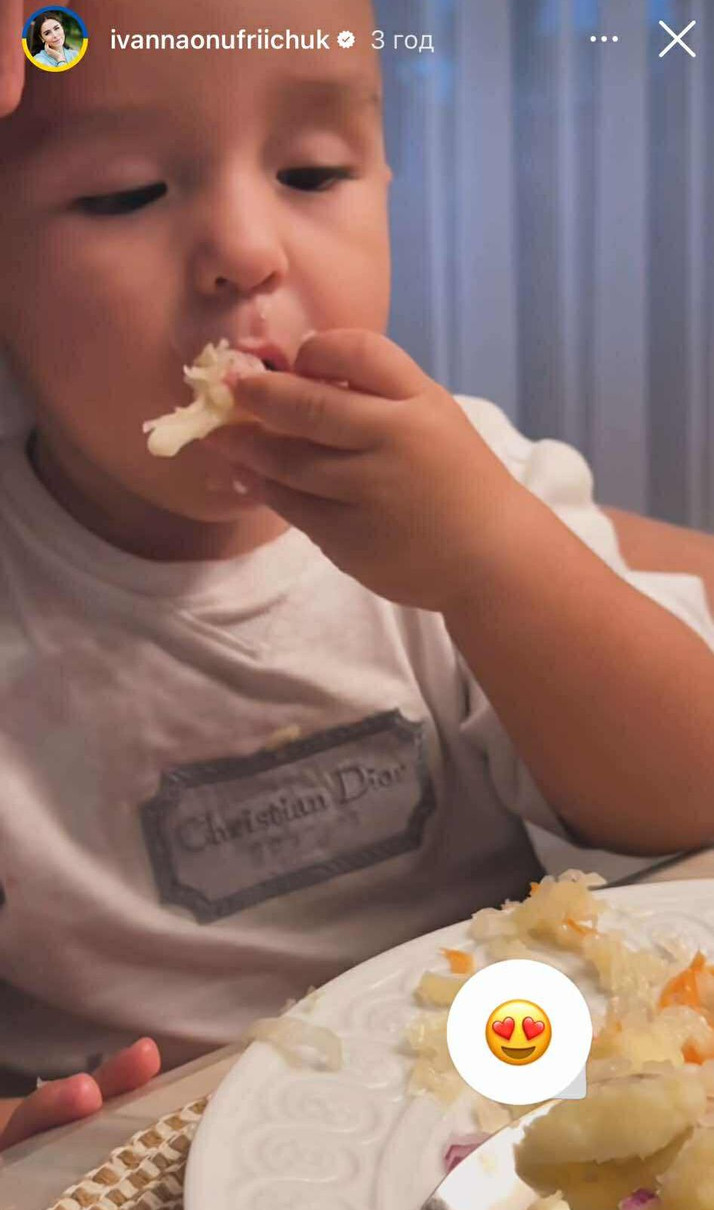 До речі, на хлопчику футболка від Christian Dior 