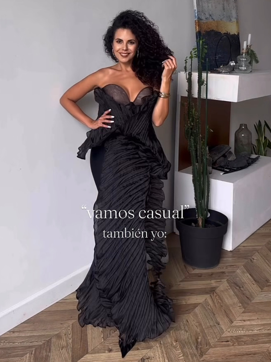 Настя Каменських посвітила бюстом у сексі топі та лосинах