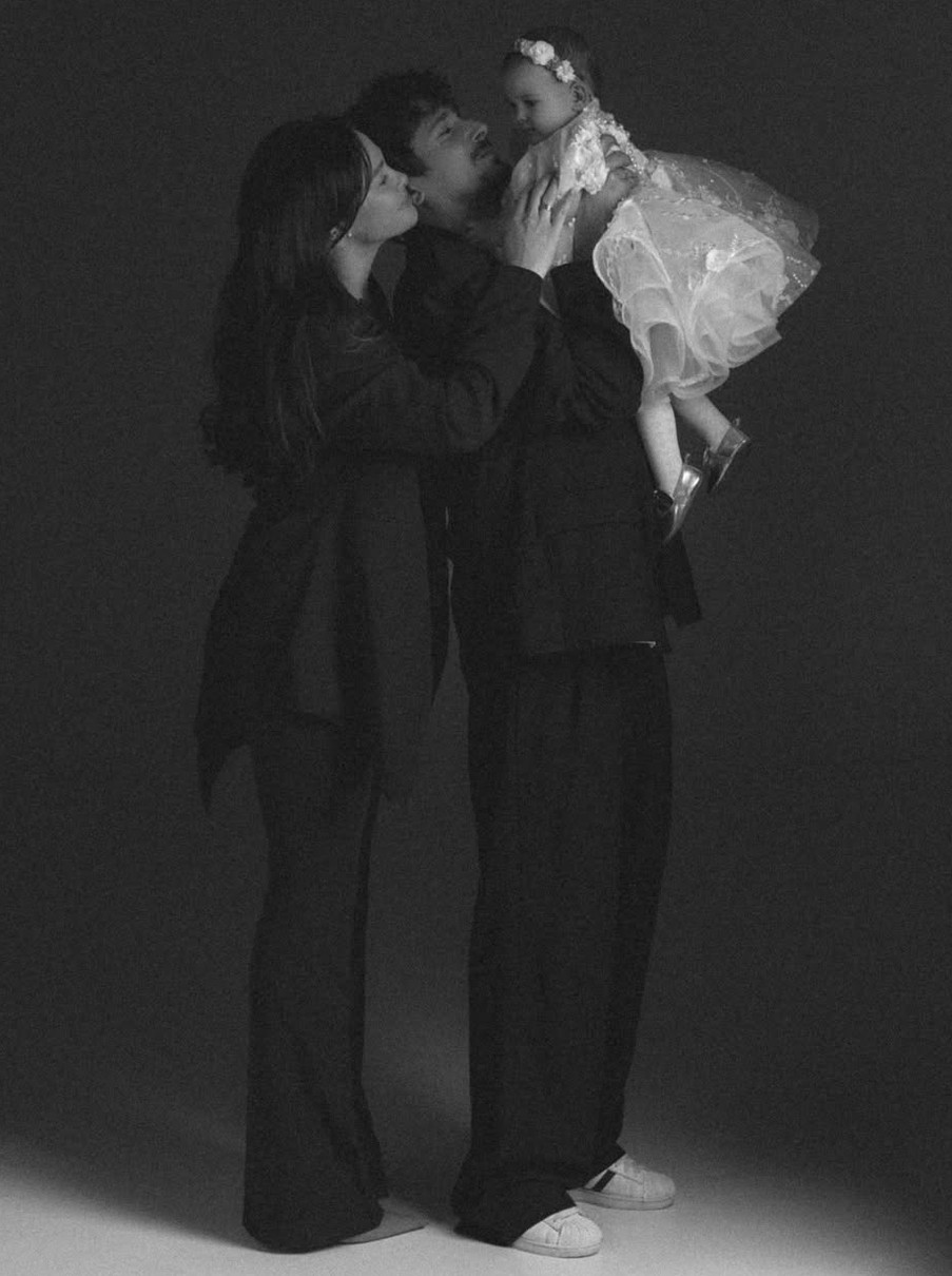 Позитив разом з дружиною привітав їхню дочку з 1-річчям