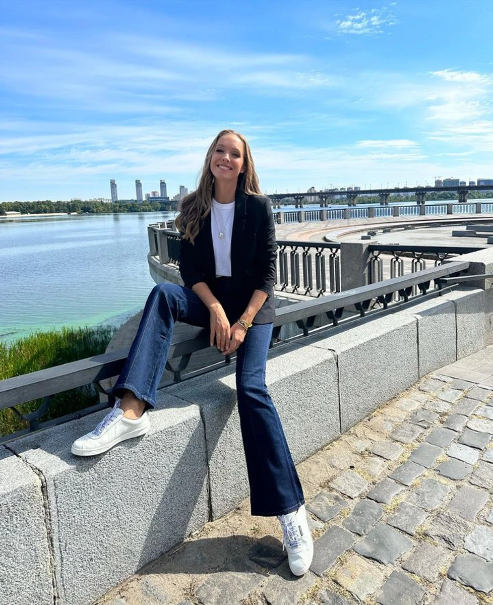 У свої 40 Катя має трьох синів та успішну кар'єру