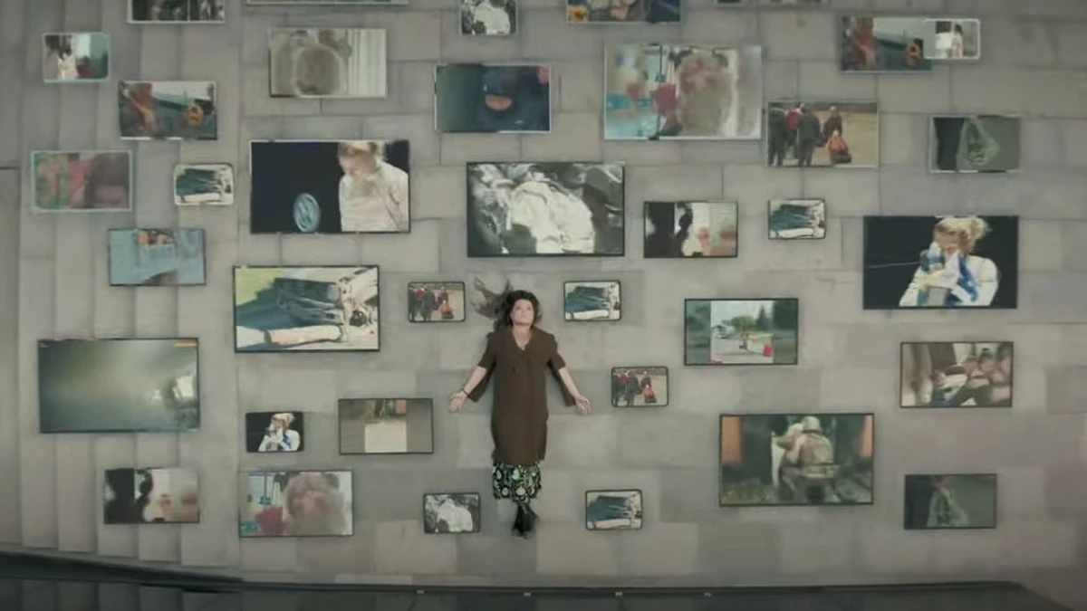 Наталія у кліпі полежала серед екранів 