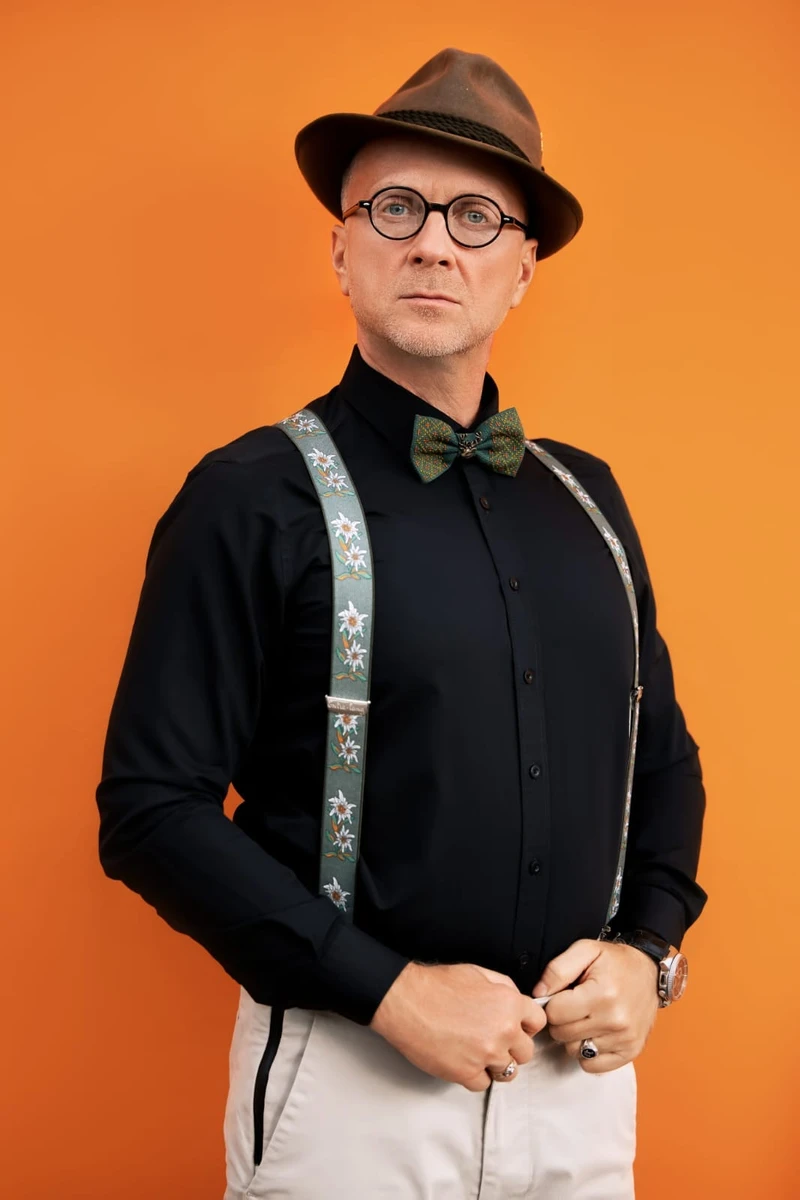 Сніжана Єгорова та Антін Мухарський офіційно розлучилися в 2016-му році. В експодружжя троє спільних дітей