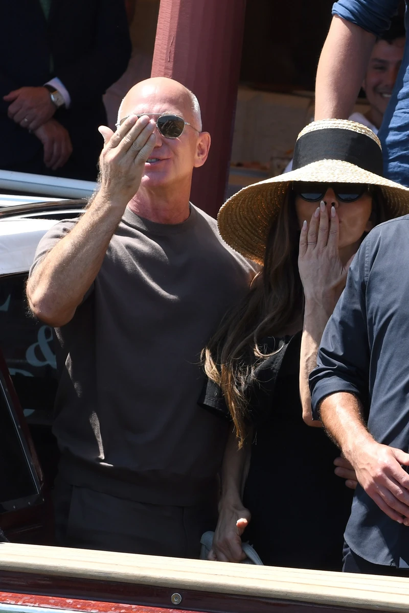 Лорен Санчес та Джефф Безос на гондолі