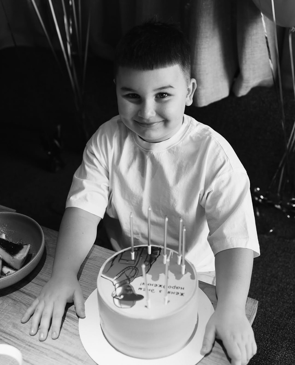 Саша Бо замилувала тортом і подарунком на 7-річчя сина