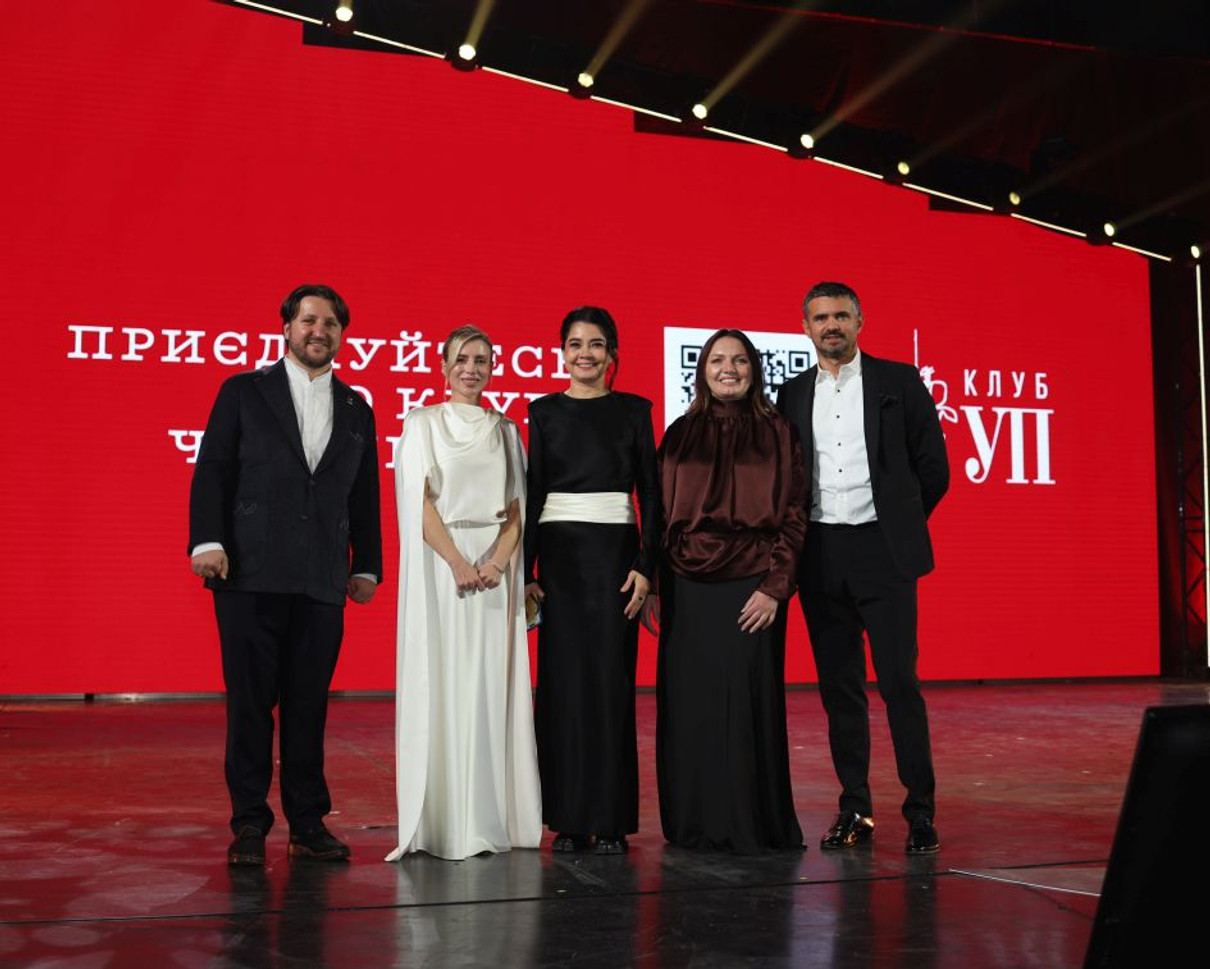 Ведучі цьогорічної церемонії Роман Романюк, Оксана Лебедєва, Севгіль Мусаєва, Мирослава Гонгадзе та Ігор Ліскі