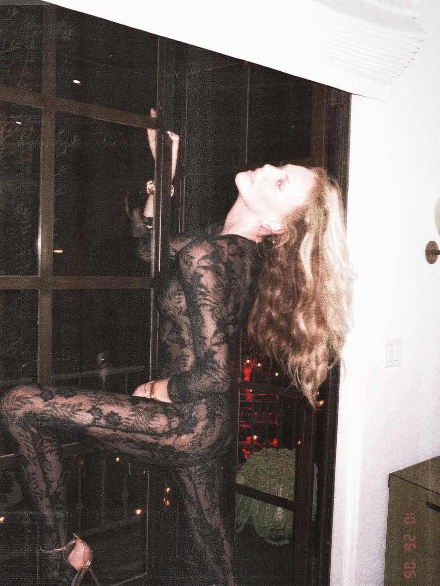 Шарліз Терон в образі Джеррі Холл