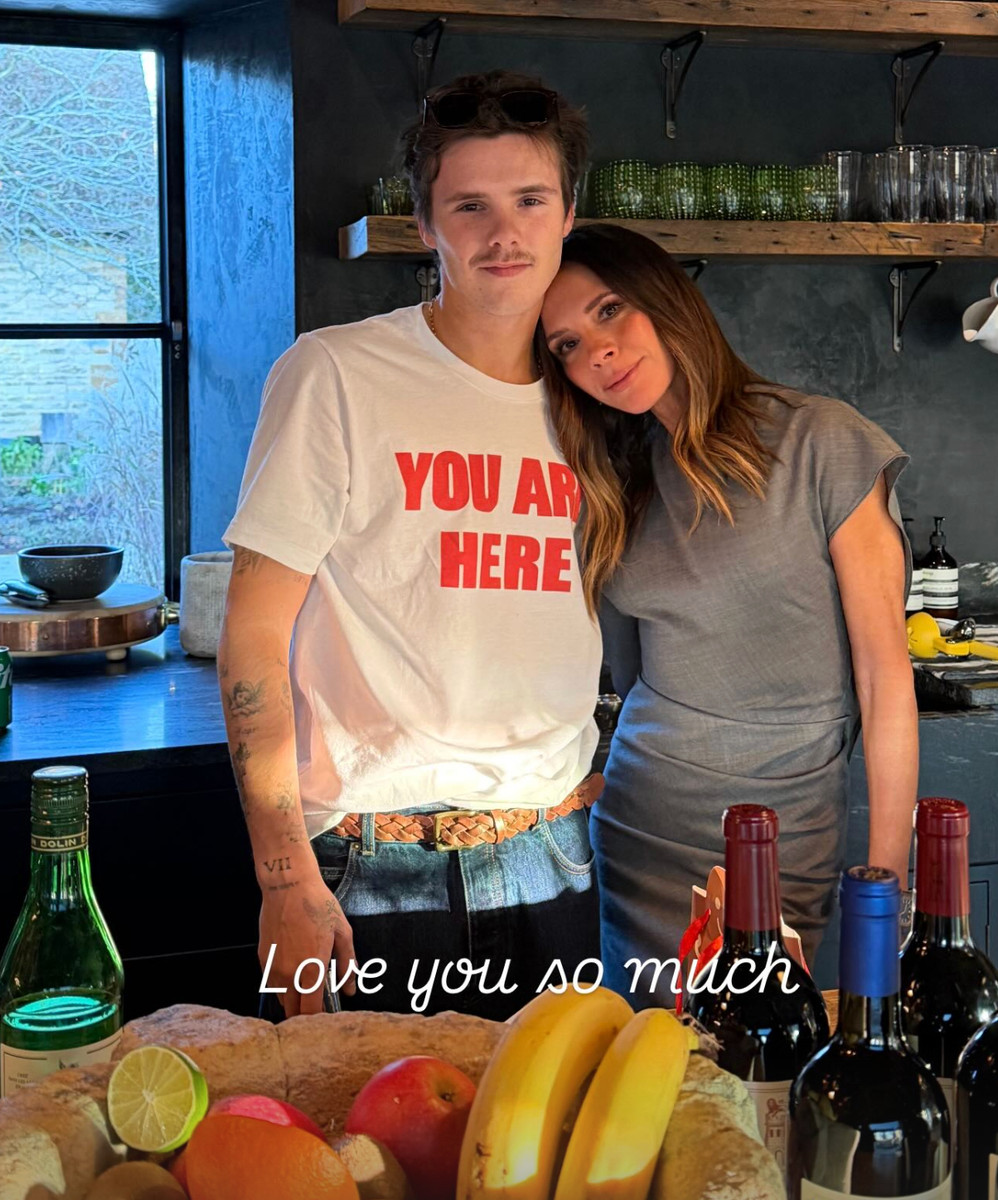 Вікторія Бекхем попозувала з молодшим сином на Різдво