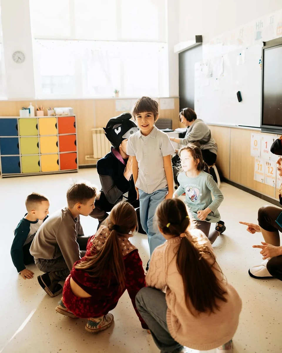 Син Джамали грається з друзями