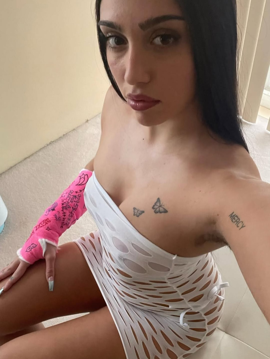 Мадонна похвалилася дочкою у сексі сукні з дірками на її 29-річчя