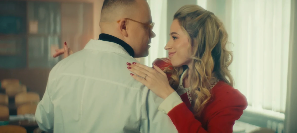 THE OLEG зняв новорічний кліп про кохання з зірковими акторами