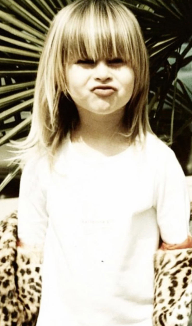 Онука Ротару показала себе маленьку