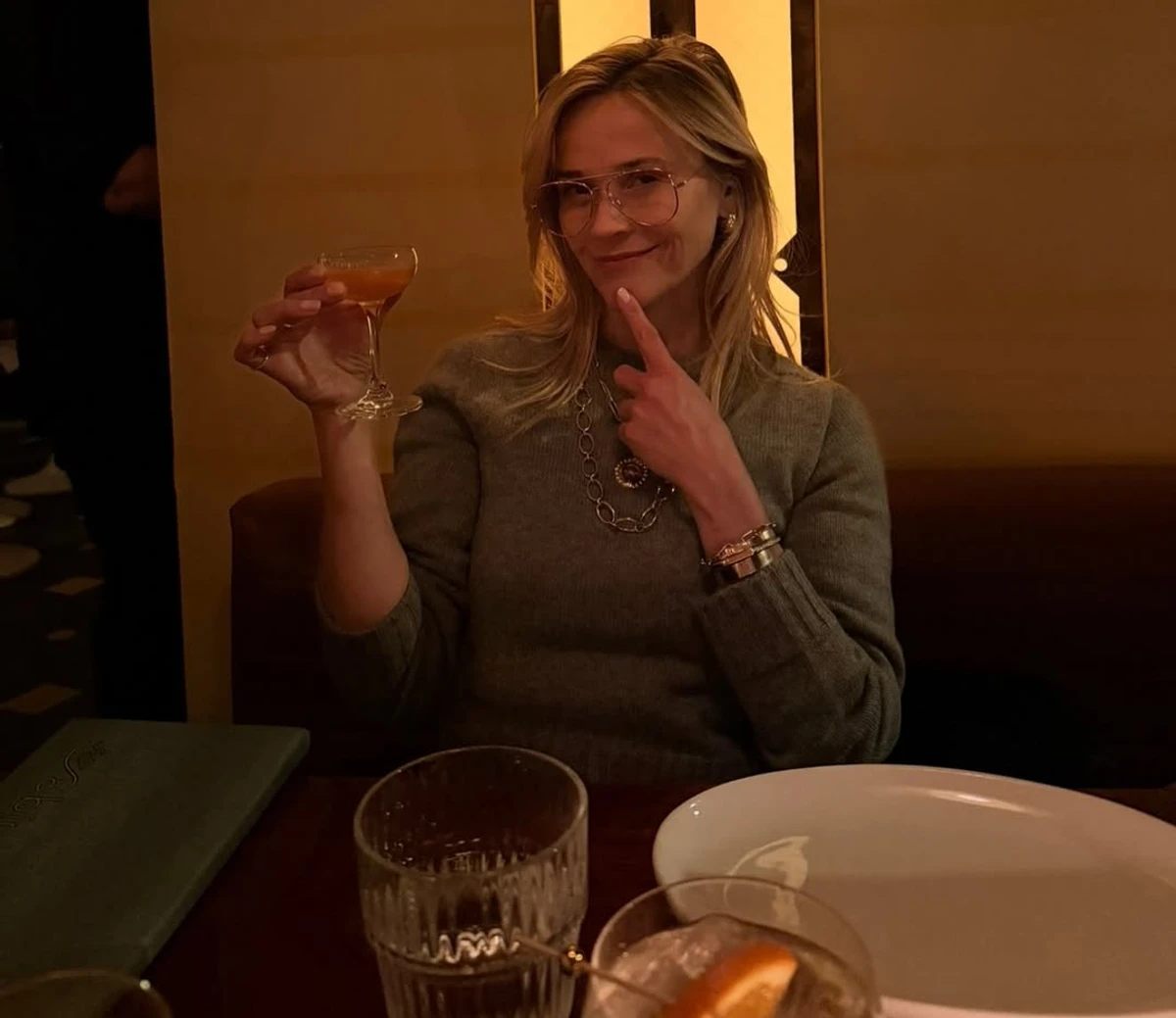 Син Різ Візерспун показав її фото з келихом на 50-річчі