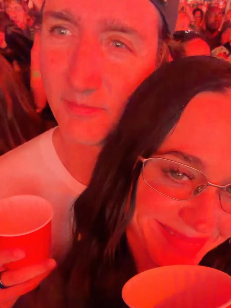 Кеті Перрі та Джастін Трюдо притулилися один до одного під музику на фестивалі