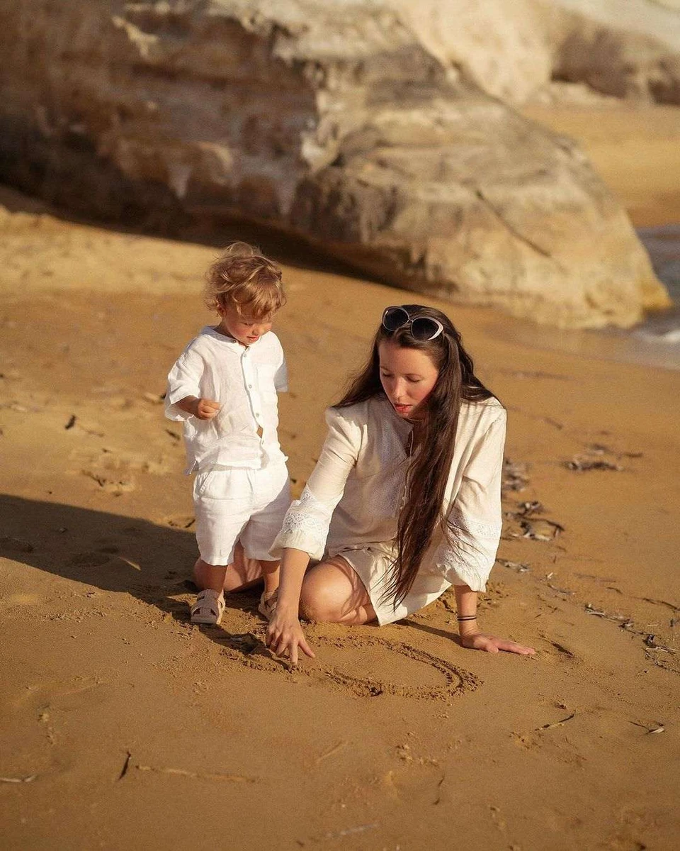 Дружина Андрія Ющенка з їхнім сином на Кіпрі