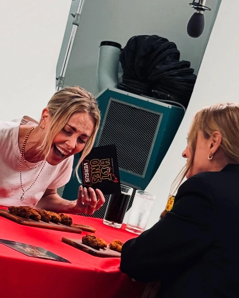 Шарліз Терон та Ума Турман разом знялися на шоу