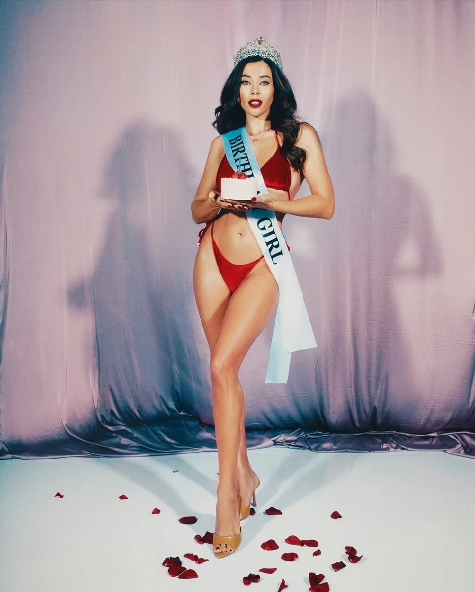 Неплях у червоному спідньому