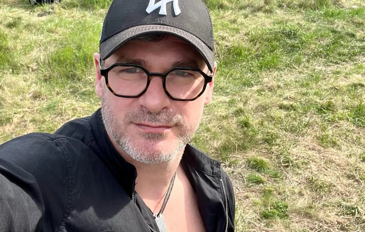 Арсен Мірзоян робить селфі