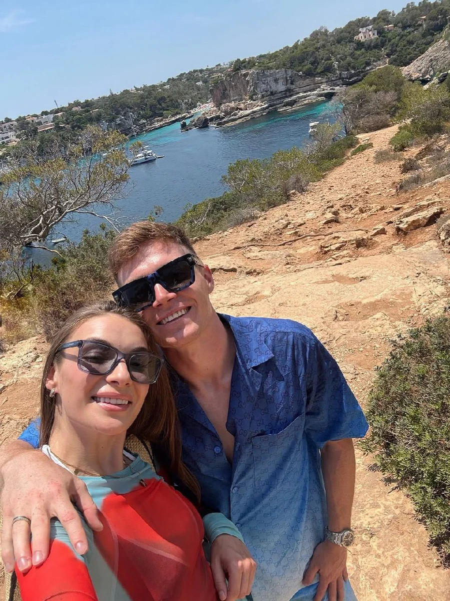 Циганков з дружиною на морі