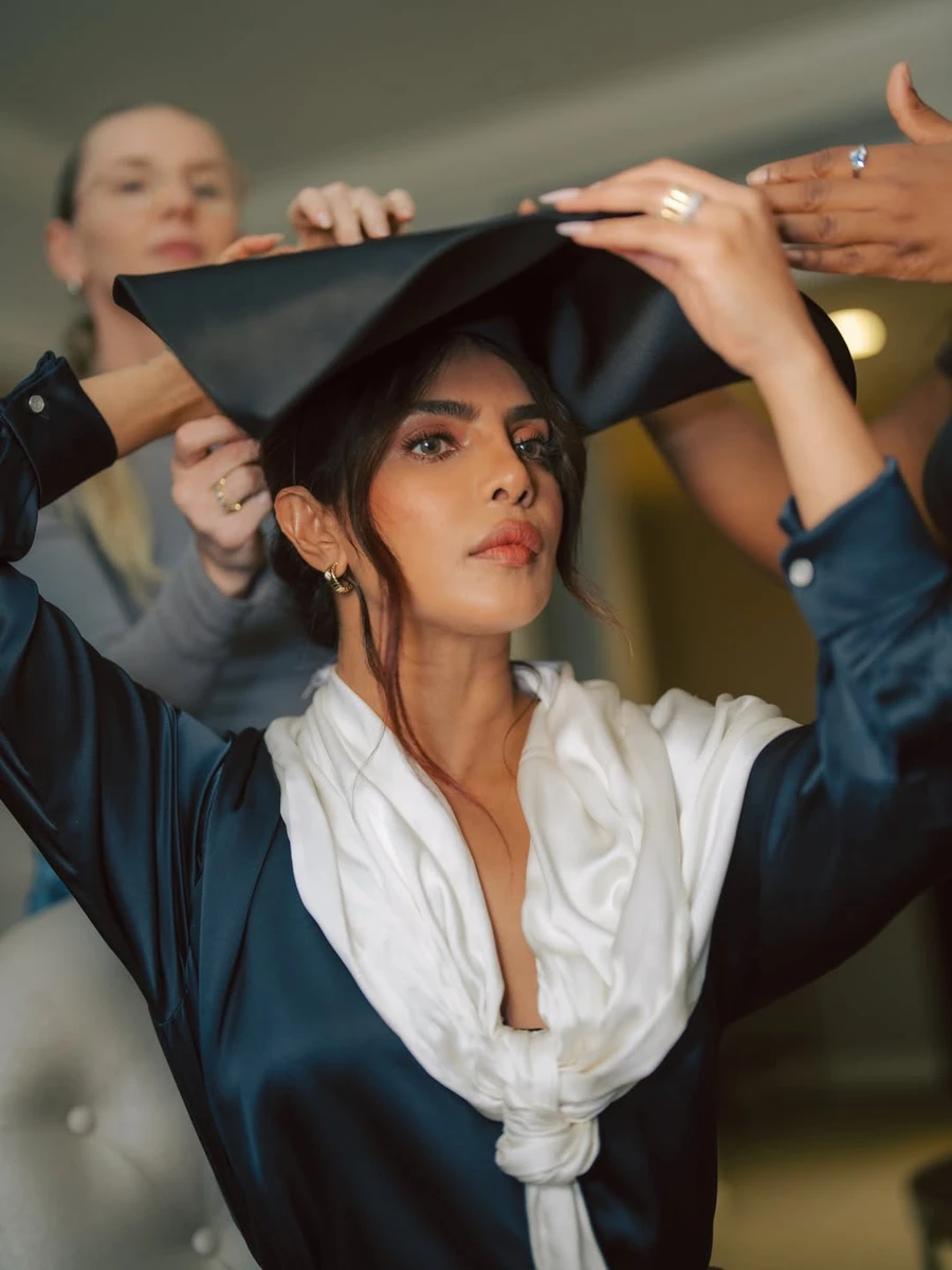 Пріянка Чопра вигуляла стильні образи