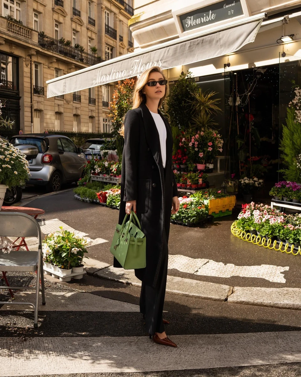 А от окуляри у Алли бюджентні, з Mango