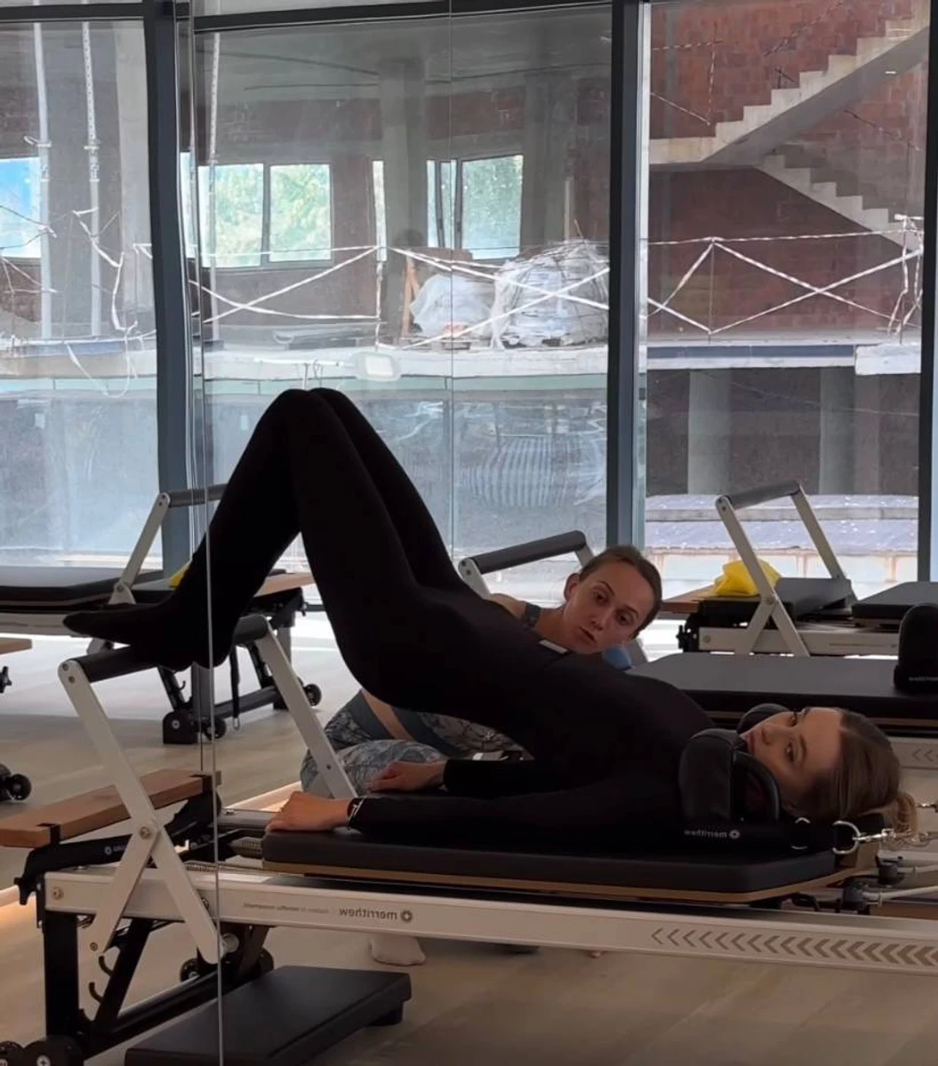 Нещодавно, до речі, колишня дружина нардепа демонструвала стрибки з парашутом