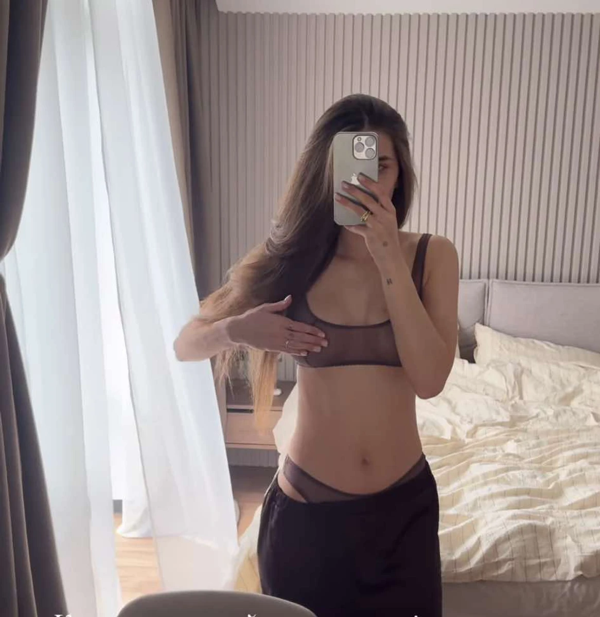 Дружина Остапчука посвітила струнким тілом після пологів