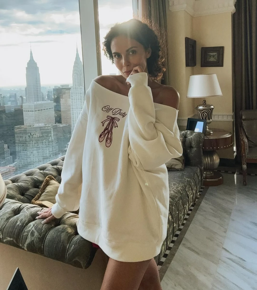 Настя Каменських у світшоті показала ніжки в готелі у Нью-Йорку