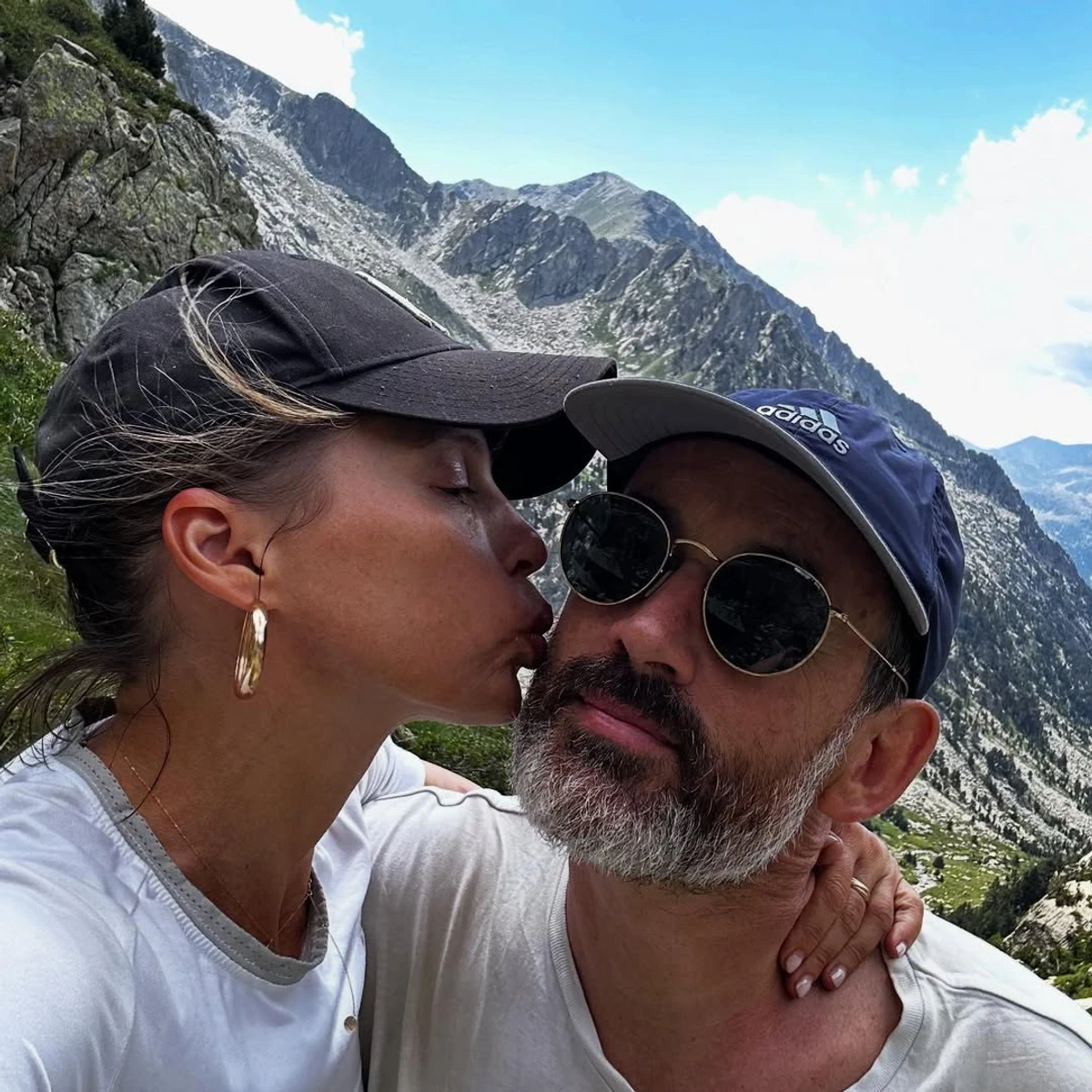 Ірена Карпа показала цілунки з чоловіком на 7-му річницю весілля