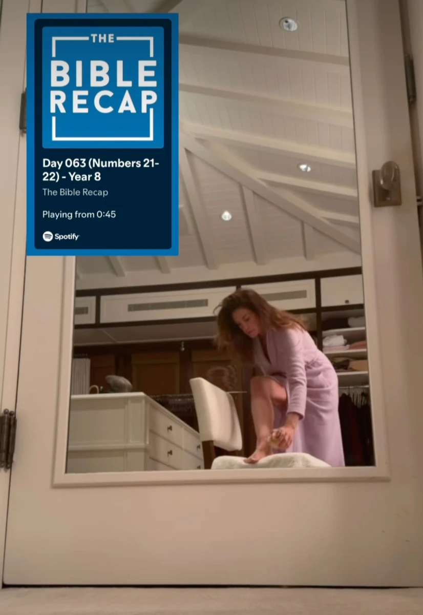 Сінді Кроуфорд робить сухий масаж для ніг щодня