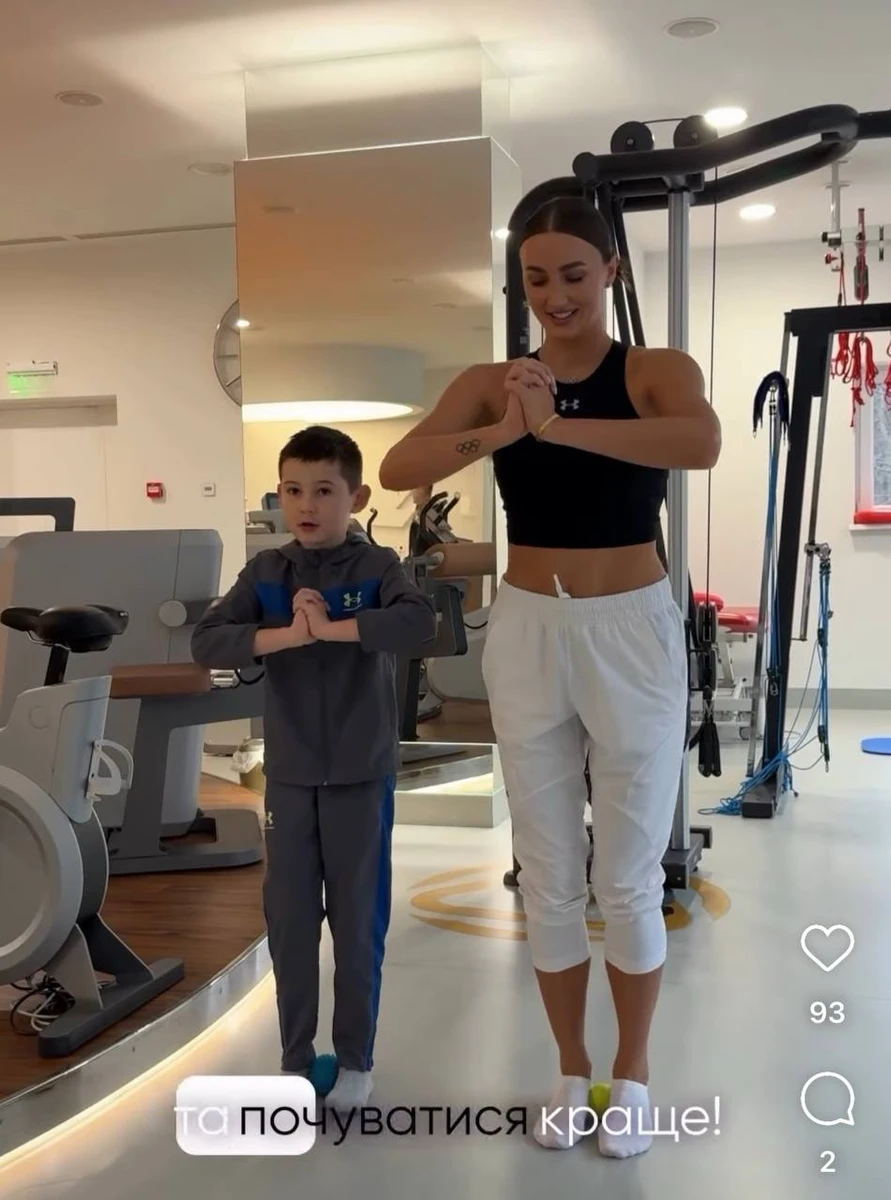 Різатдінова з сином підкачали литка