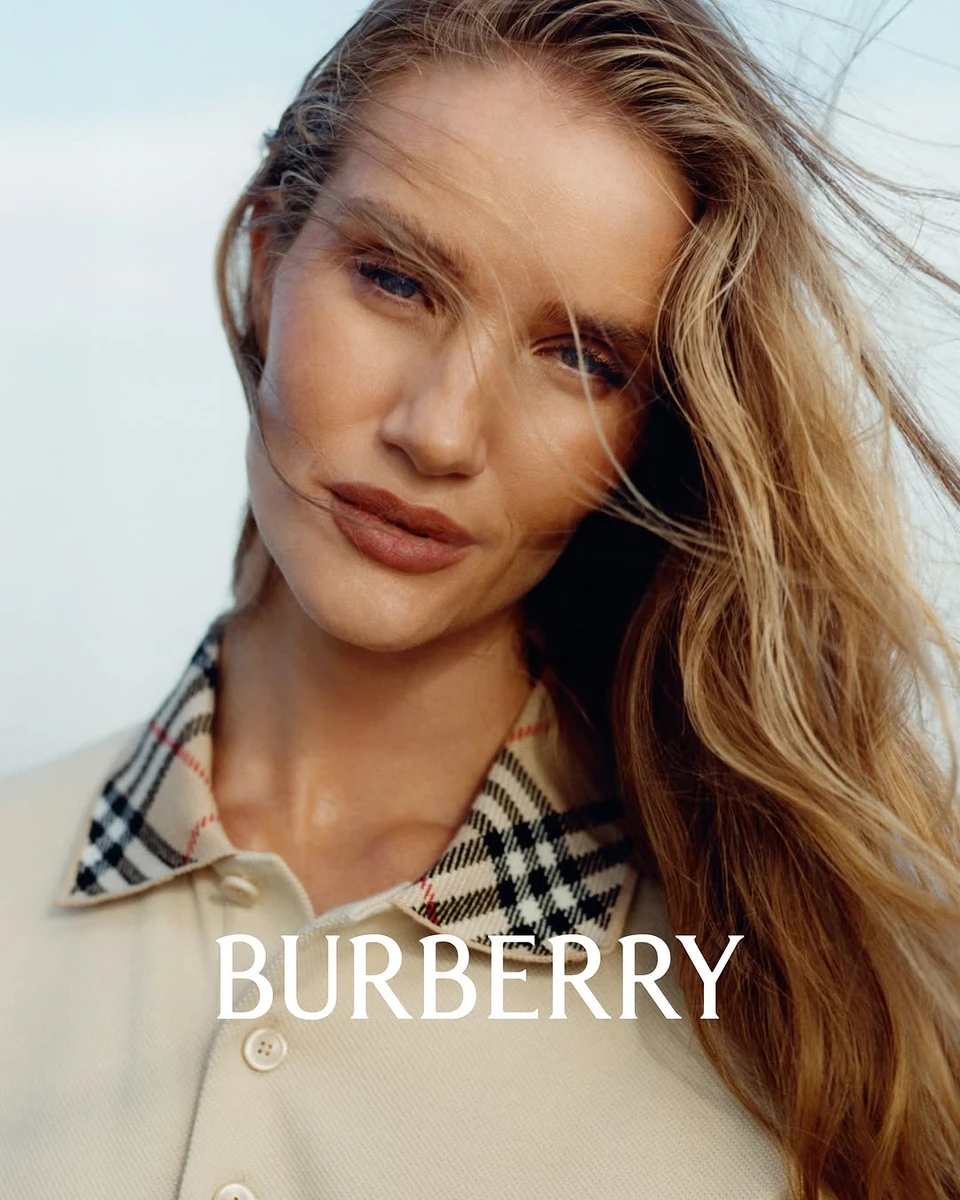 Хантінгтон-Вайтлі ефектно попозувала для відомого бренду