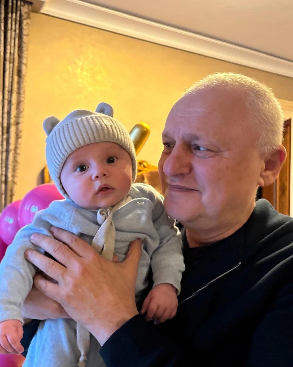 Малий з дідусем