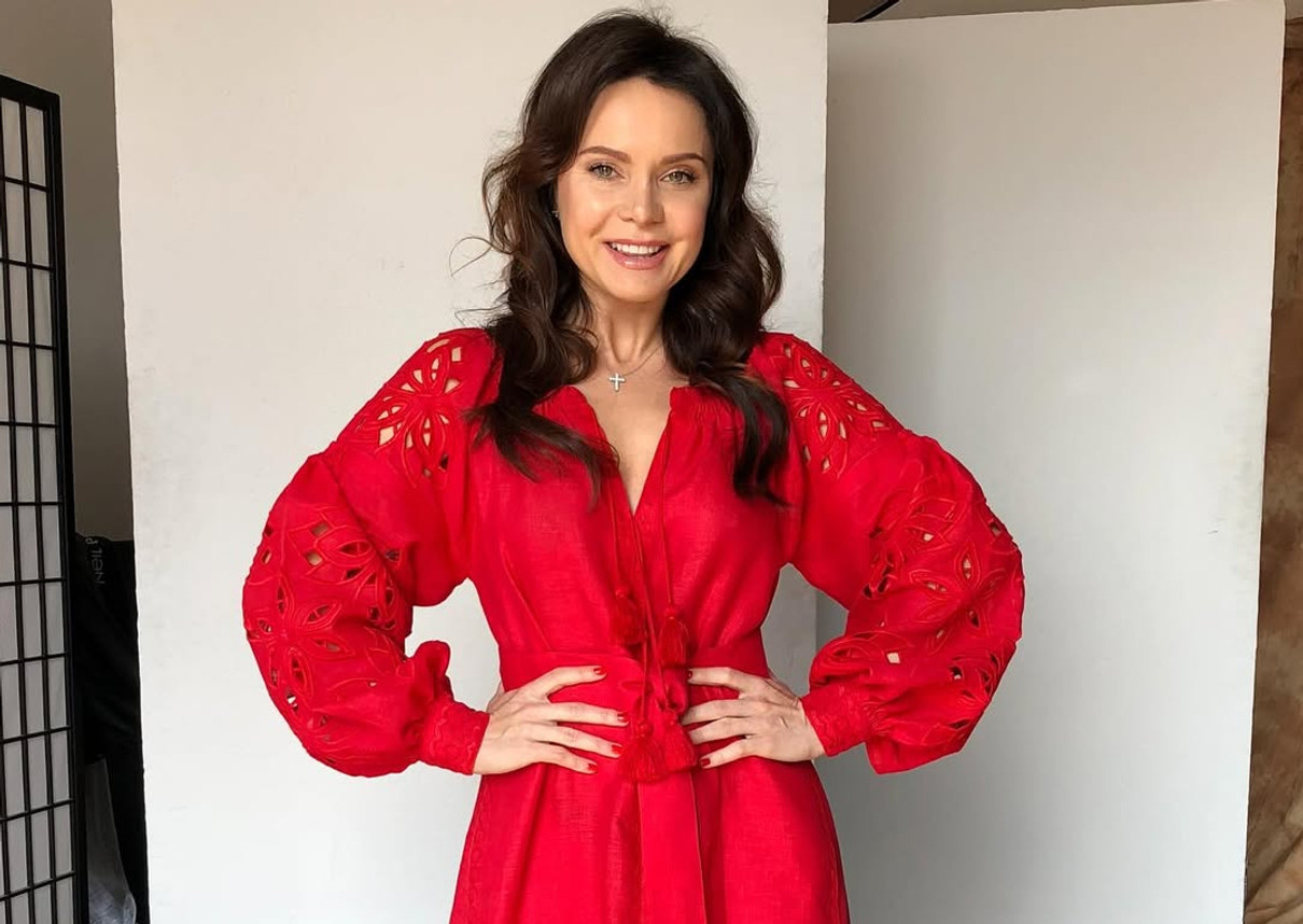 Лілія Подкопаєва позує для фото