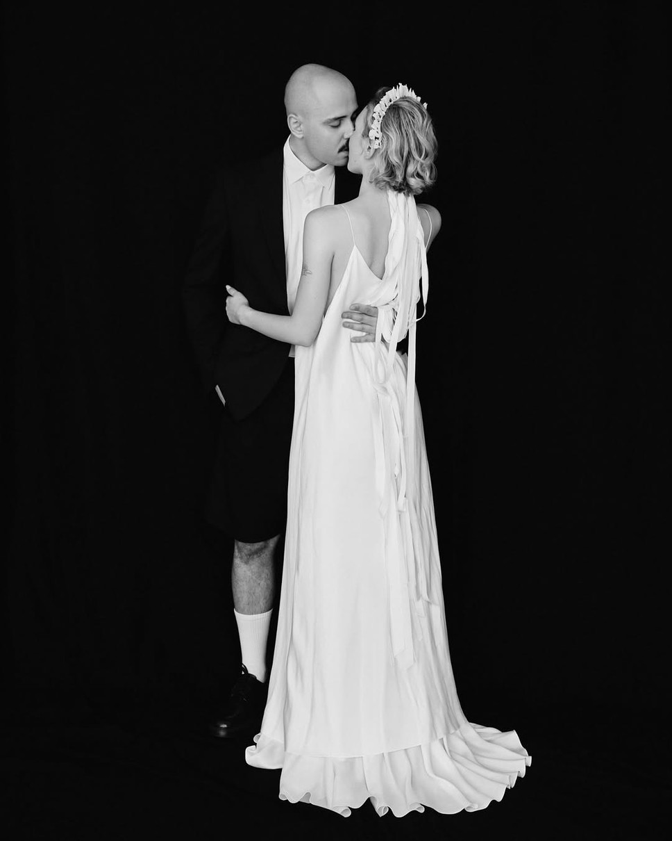 Репер Отой цілує свою кохану