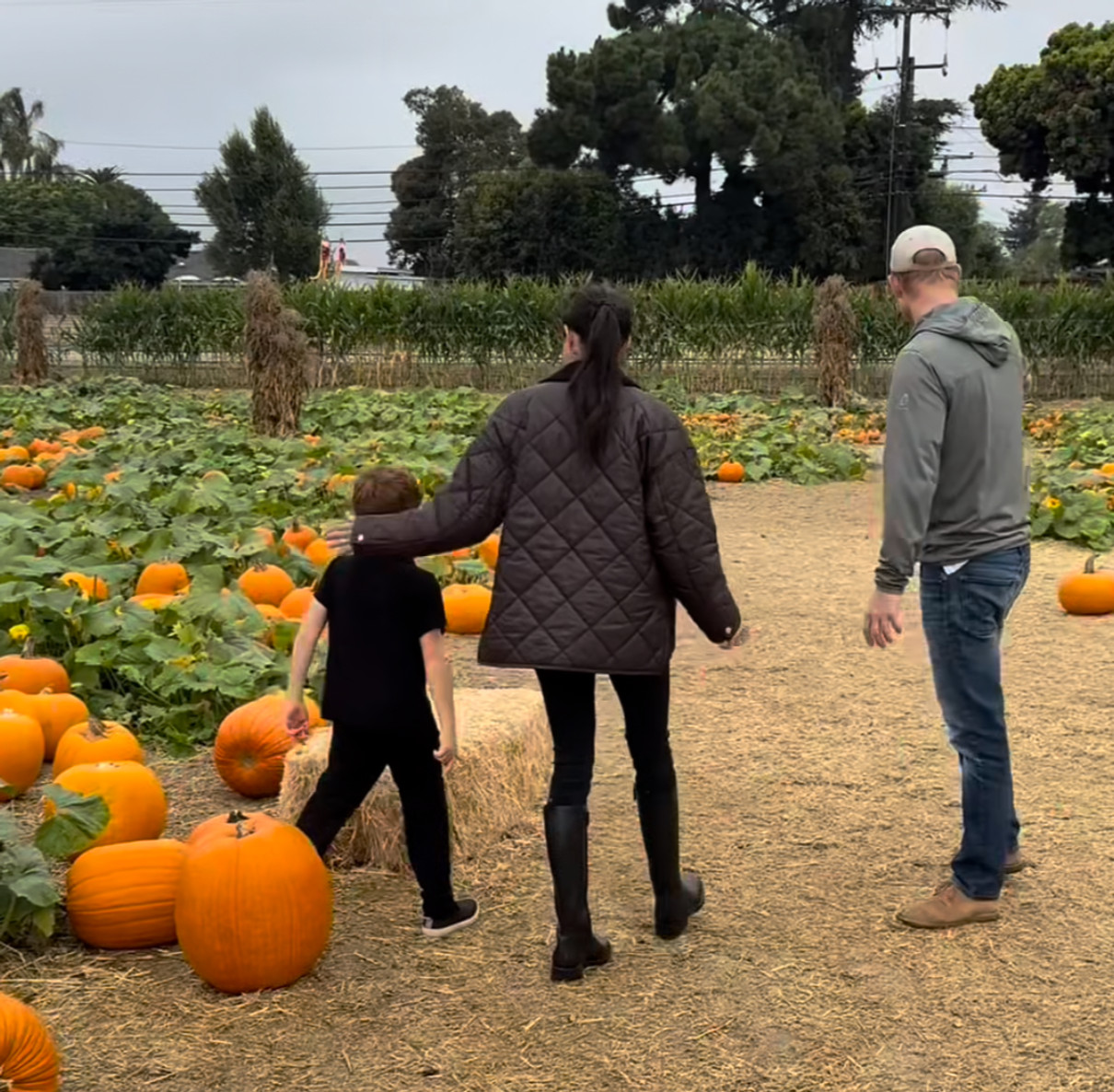 Принц Гаррі та Меган Маркл показали милі та осінні кадри з сином