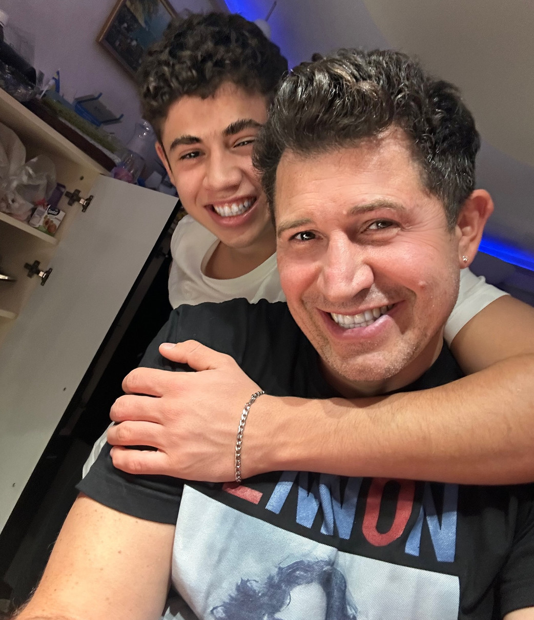 Андрій Джеджула показався в обіймах сина від Дімопулос на його 17-річчя