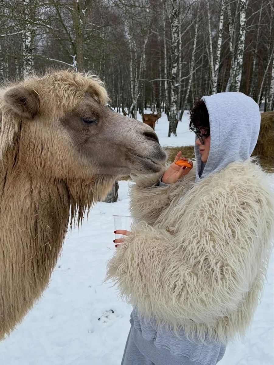 Співачка Lida Lee показалася у волохатій шубці