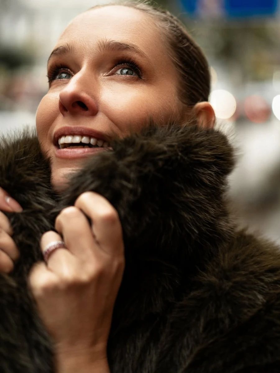 Катерина Осадча у шубі попозувала на вулицях Києва