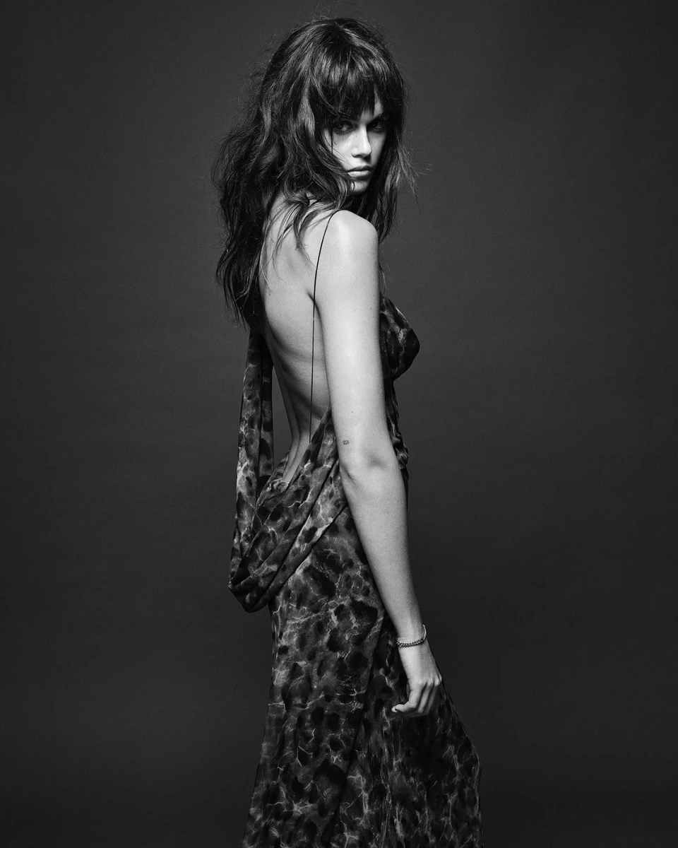 22-річна модель похизувалася голою спиною