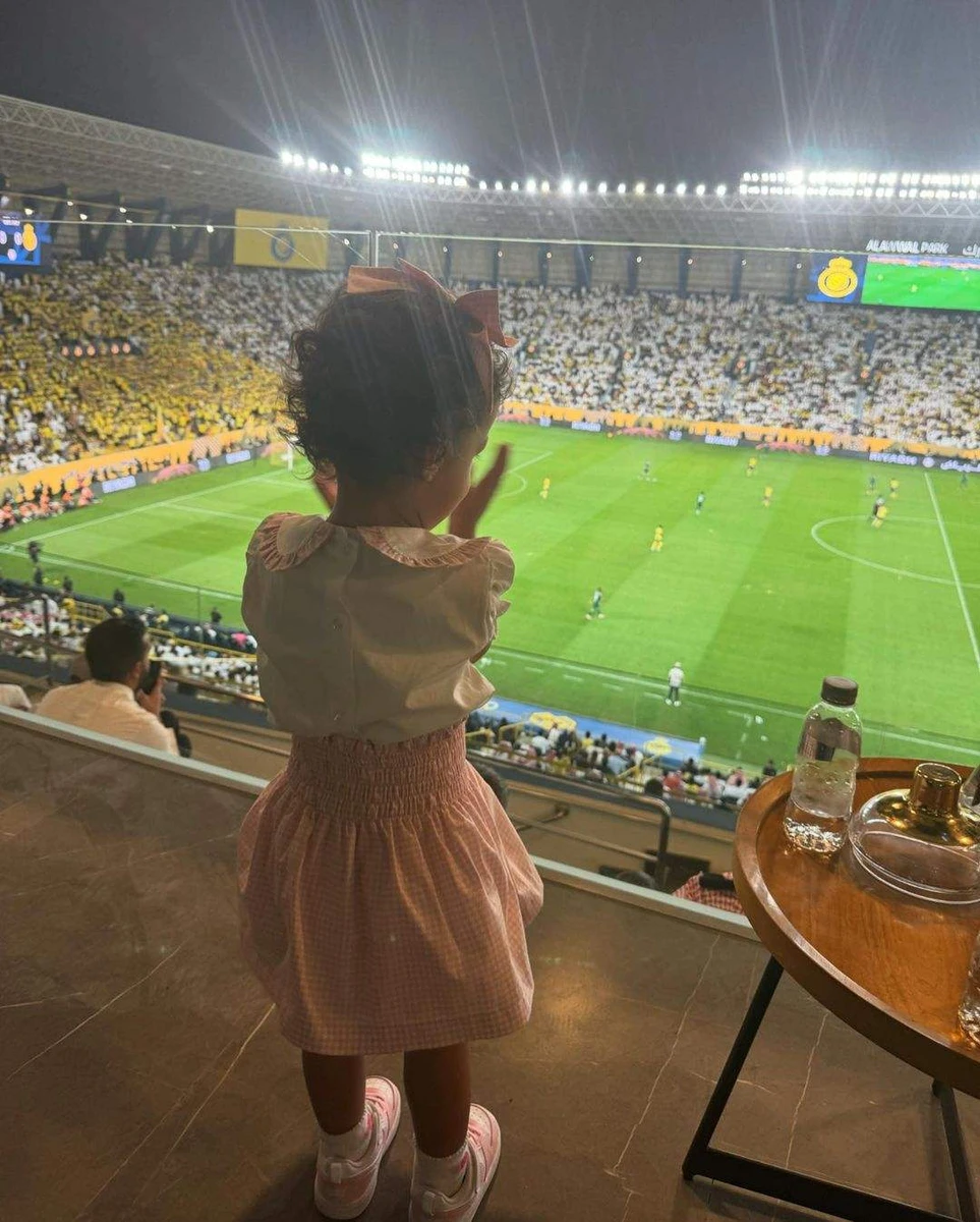 Донька Кріштіану Роналду Белла