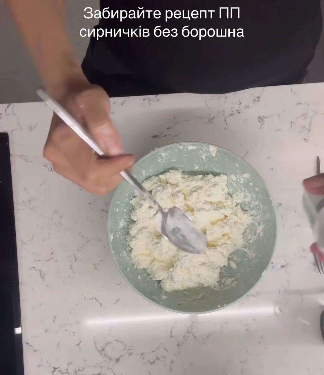 До речі, замість борошна актриса використовує псиліум (насіннєва шкірка рослин родини подорожникові, яка комерційно використовується для виробництва слизу - ред.)