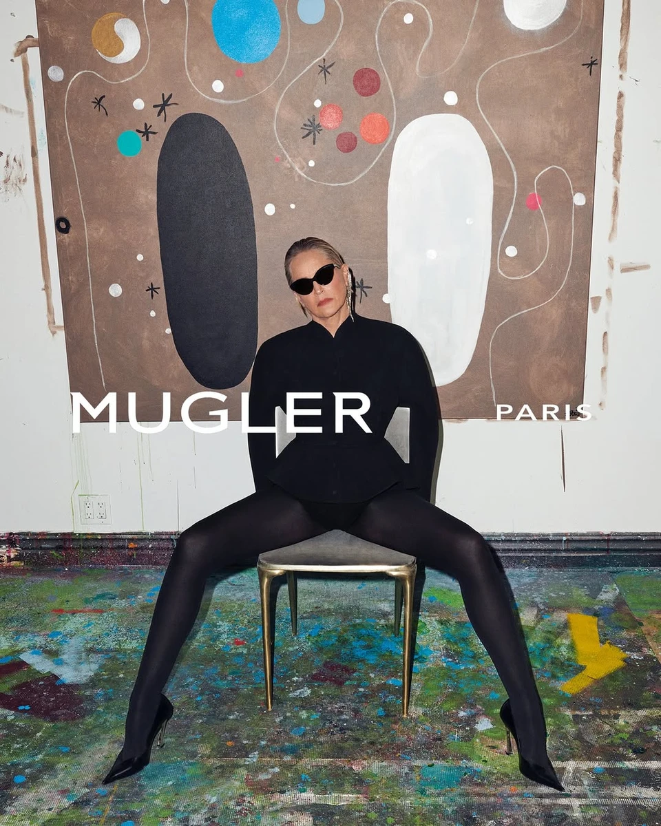 Шерон Стоун в обтислому луці посвітила довгими ногами