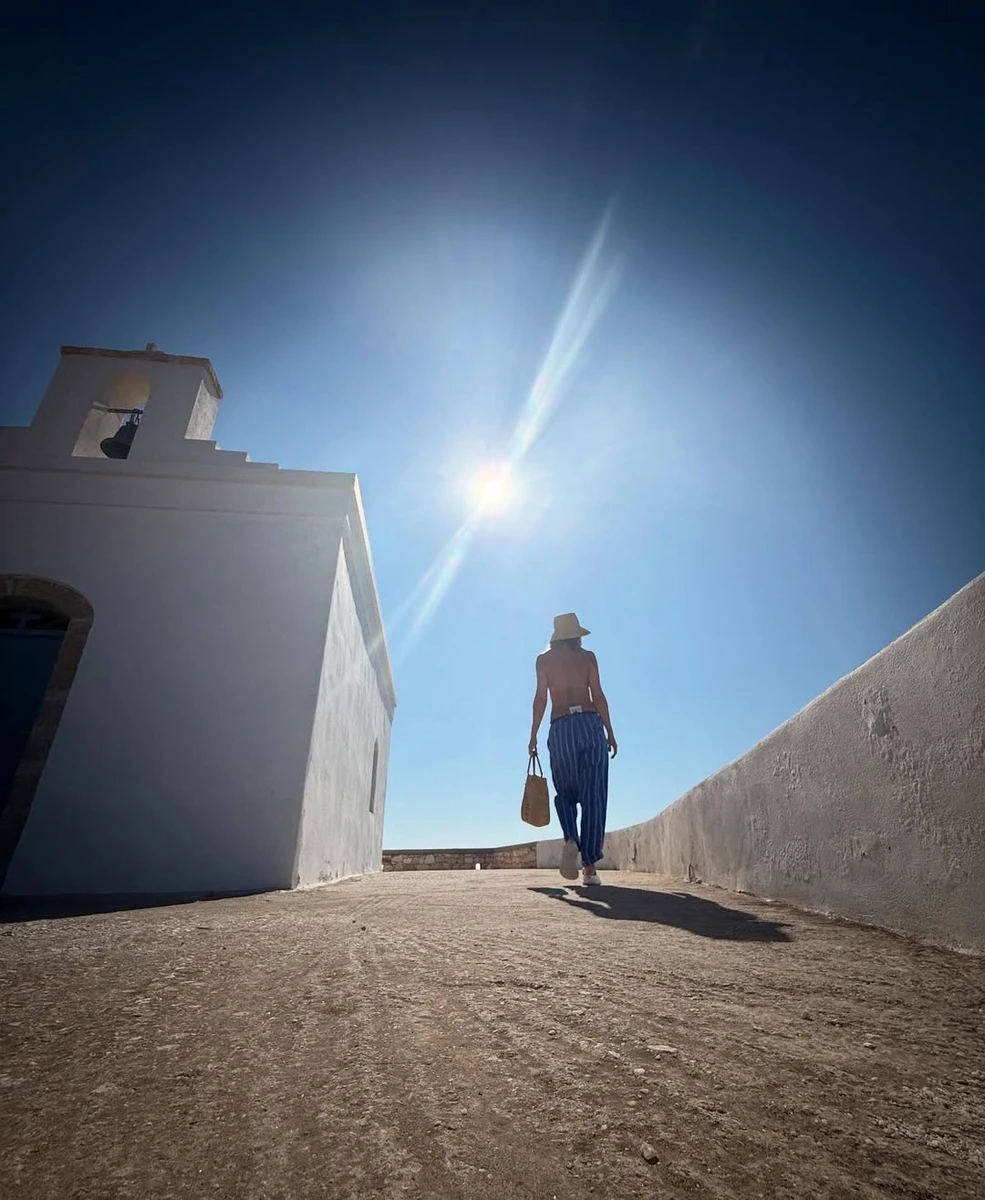 Кейт Хадсон ефектно попозувала під сонцем у Греції