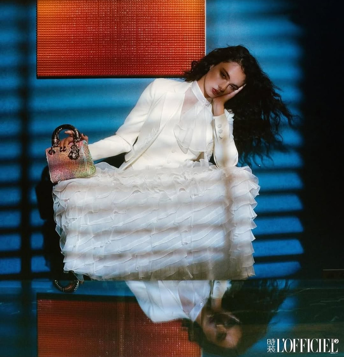 Дева Кассель в ефектній позі зазнімкувалася для глянцю