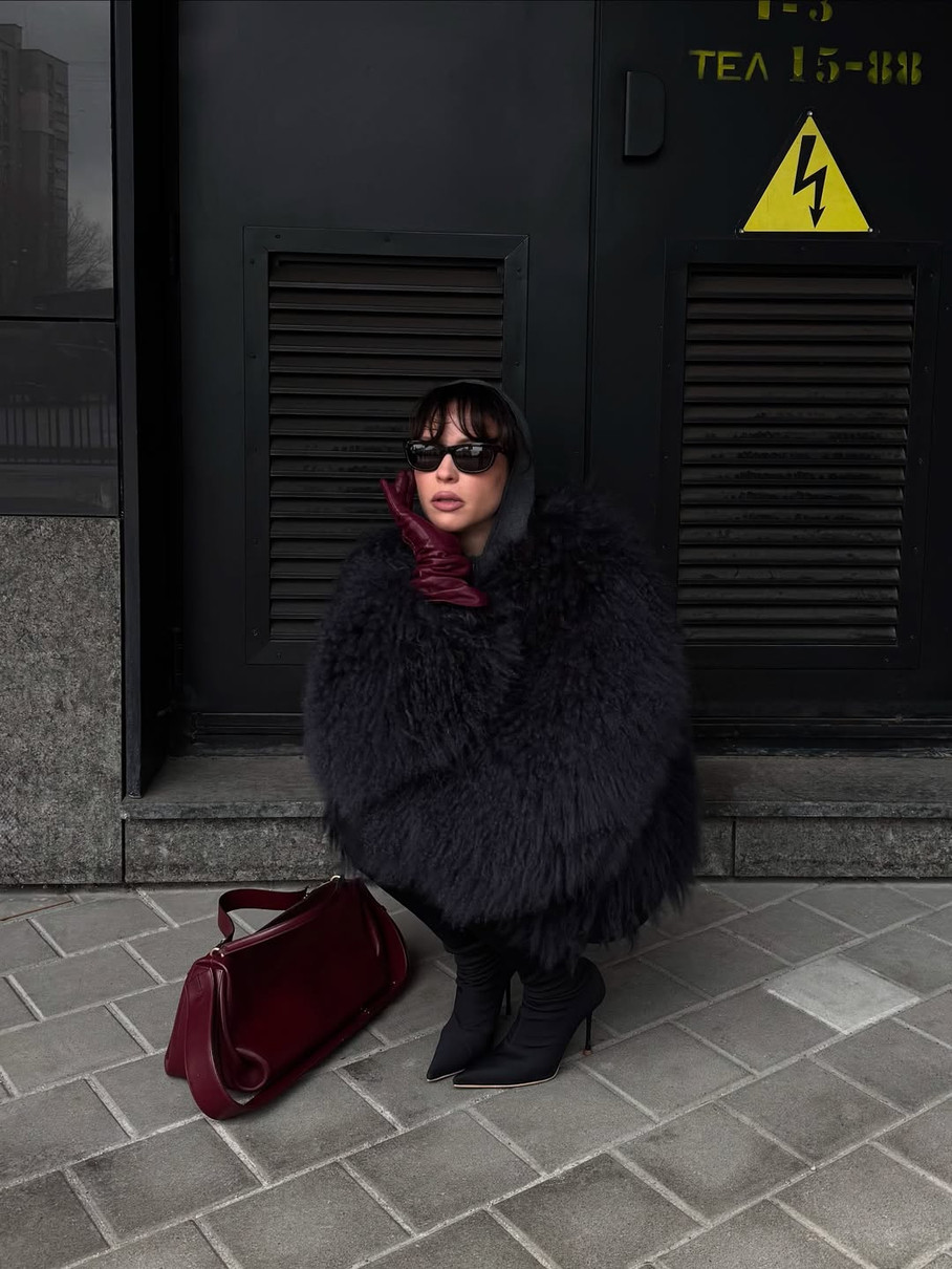 Вікторія Маремуха попозувала посеред вулиці