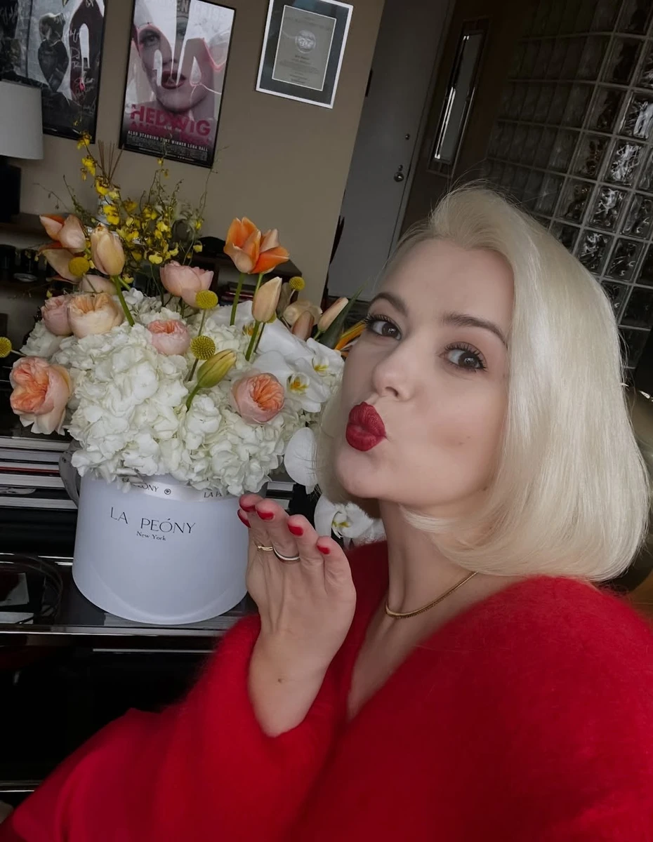 Співачка Міка Ньютон