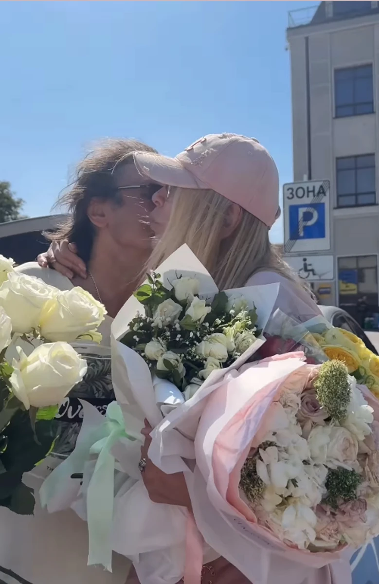 Ольга Сумська показала цілунки з Борисюком на його 62-річчя