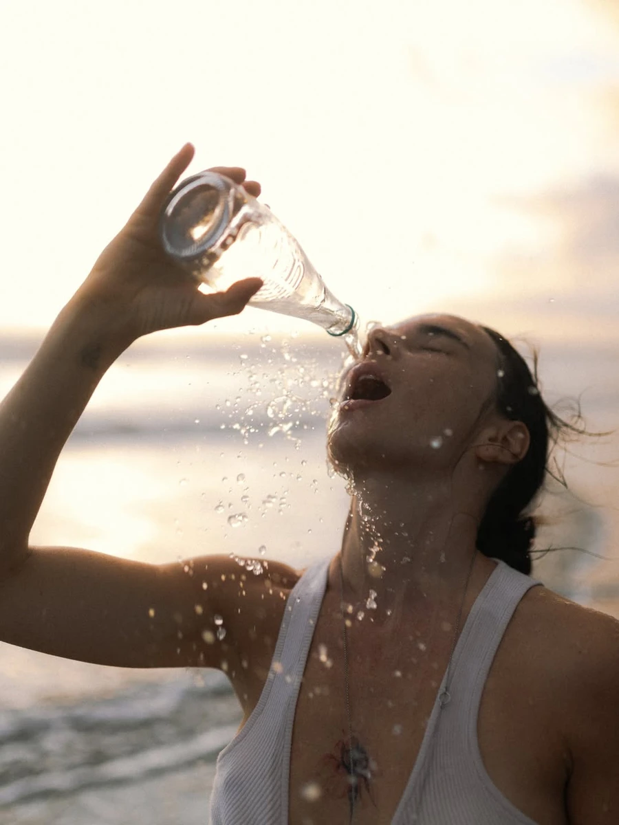 Мірошниченко вирішила не відмовляти собі у мокрих фото на Балі 