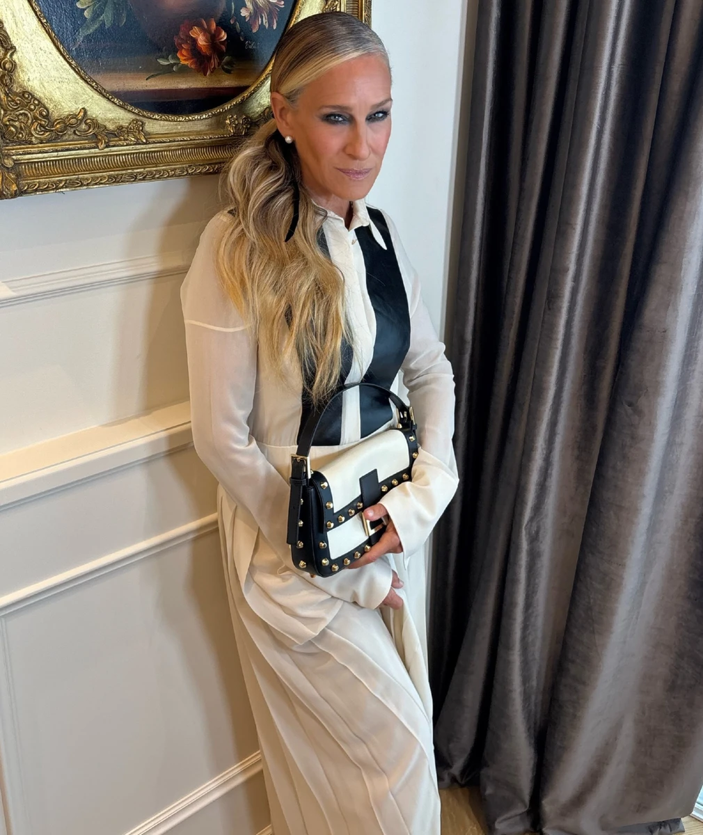 Сара Джессіка Паркер у плісе попозувала на показі Fendi у Римі
